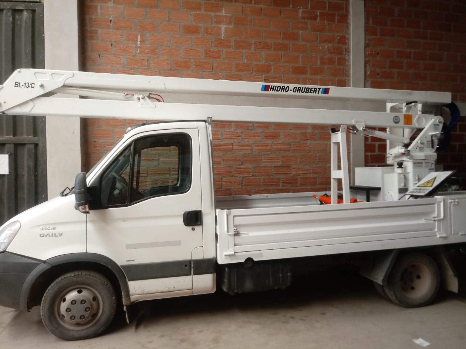 Hidroelevador BL-13-C con barquilla