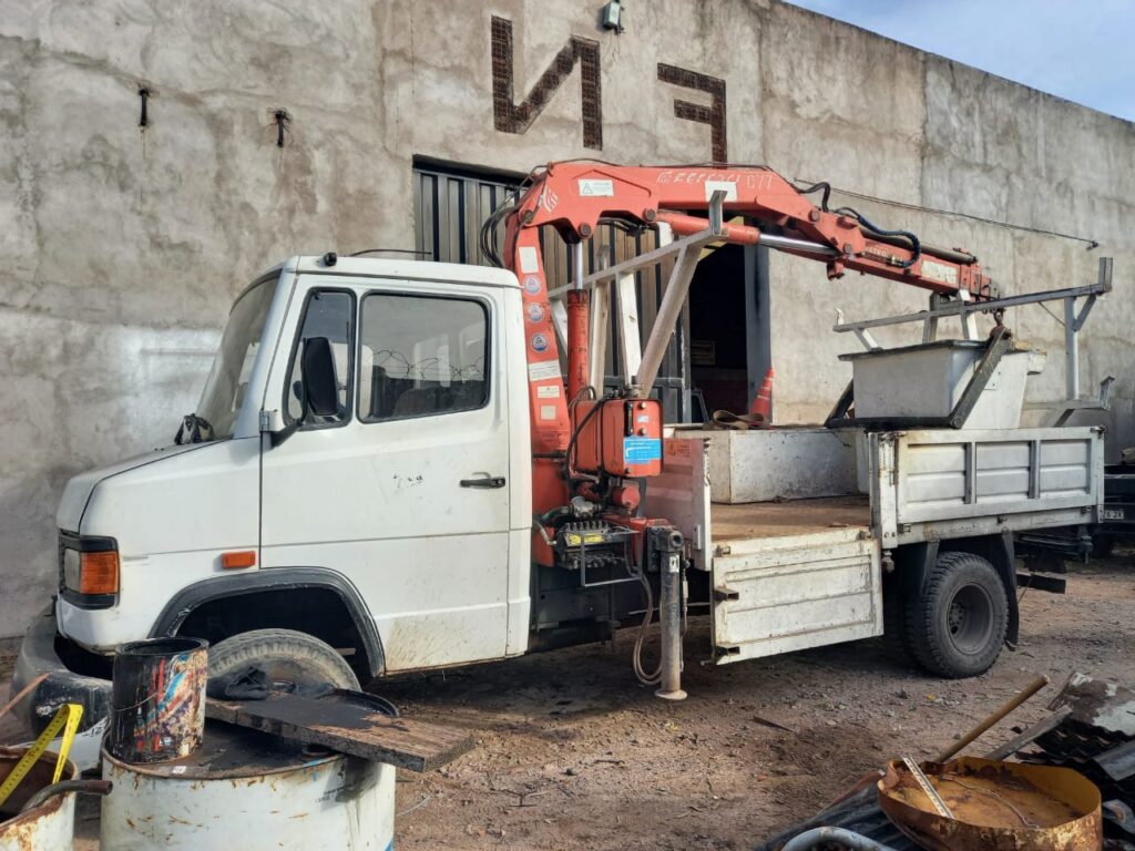 Hidrogrúa Ferrari 077 con barquilla